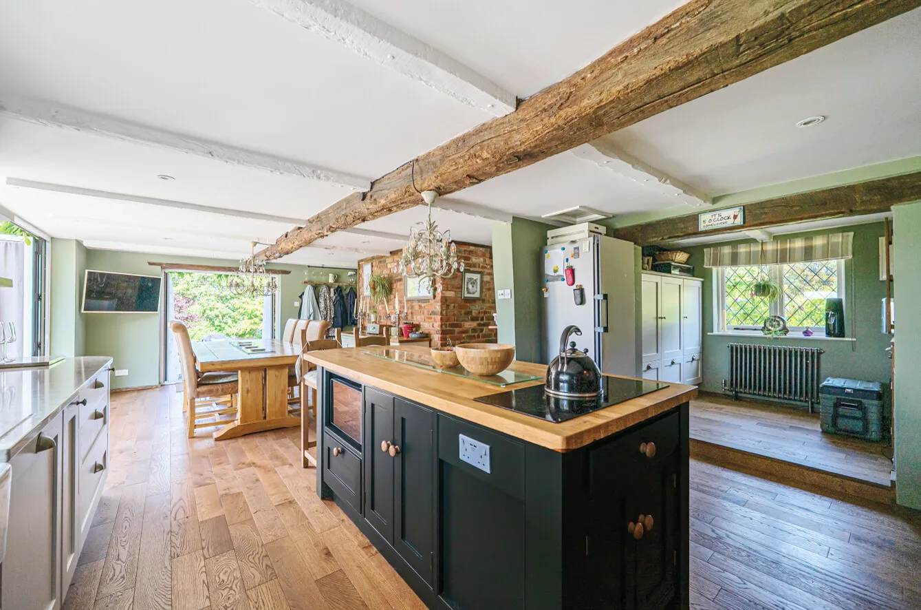 The recently renewed kitchen with island
